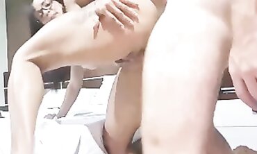 MILF Latina Bianca Naldy Recebe Sexo Anal e Creampie no Motel