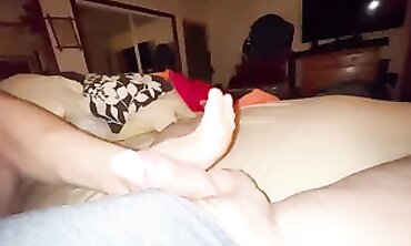 Aunt Ann Offers a Toes Footjob