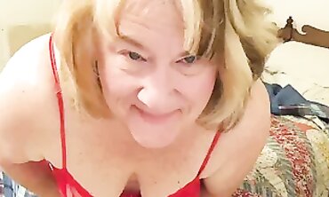 Mature Blonde Mommy Masturbates to Hitachi