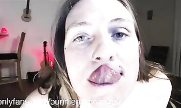 BunnieAndTheDude: Close-Up Self Pleasure with Loud Sounds and Drool