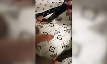 Preuve de Chienne 2: Sodomy et Jouets Sexuels