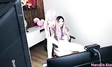 Plump Streamer Gets Anal and Pussy Action