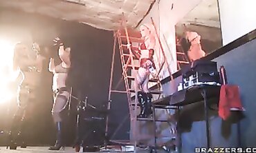 Petite Babe Dianne 621 in Bondage Action
