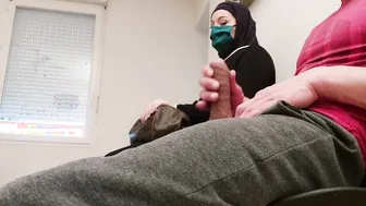 French Amateur Gives Handjob in Waiting Room