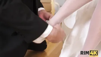 Strong Groom Deserves a Rimming Reward