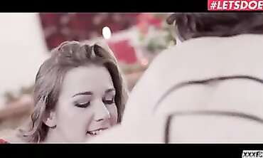 XXXShades - HOTTEST CHRISTMAS INTRODUCE Alexis Crystal and Tina Kay Surprise threeway