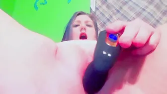 Cock-squeezing Cunny milf Converses to GOD