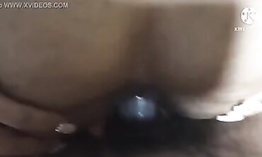 Me regala su rico booty.