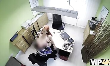 VIP4K. Isabella donne son-in-law vagin rasé pour baiser pour obtenir