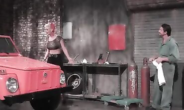Tommy Gunn's Jeep Repair Adventure - Car Mechanic Porn Parody