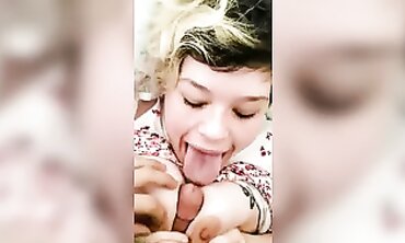 Lengthy Salami for breakfast BBWs enjoy it(Lexikitten)