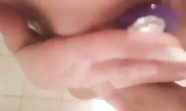 Splashing Load - she Have fun with a Electro-hitachi inwards the Bathroom while