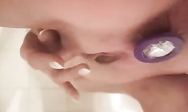 Splashing Load - she Have fun with a Electro-hitachi inwards the Bathroom while