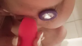 Splashing Load - she Have fun with a Electro-hitachi inwards the Bathroom while