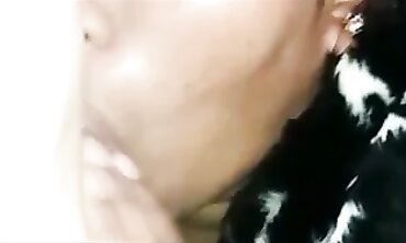 LA VECINA MAMADORA QUE NO QUERIA CHUPARMELA