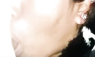 LA VECINA MAMADORA QUE NO QUERIA CHUPARMELA