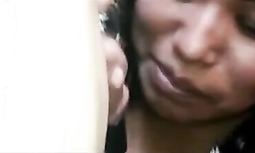 LA VECINA MAMADORA QUE NO QUERIA CHUPARMELA