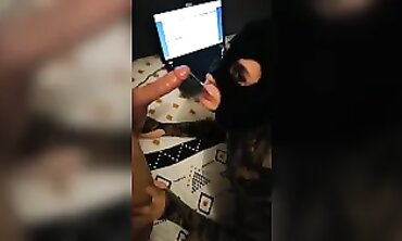 Ecoutez la elle vous repond