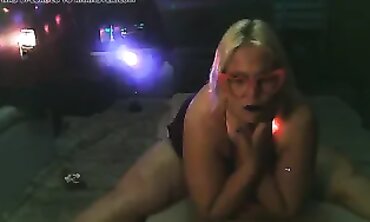 Milfys steamy webcam dance for valentine