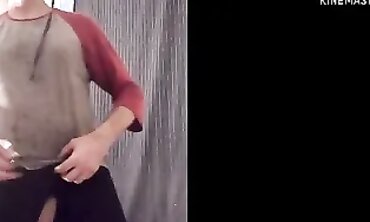 Sexy MILF Gives Epic Blowjob on Camgirl's Webcam - Amateur Couple Sharing Passion