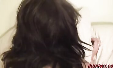 Bridget and her Boyfriend suggest us a glimpse in their