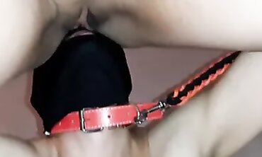 Доминирую над своей рабыней на поводке у батареи - Lezzy_illusion