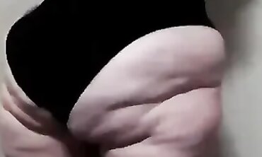 SSBBW edition Jiggling Shaking Ambling demonstrating off a huge arse
