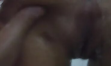 Bañando Una Prostituta Venezolana me Vendió Su Cuerpo Por Culpa De La