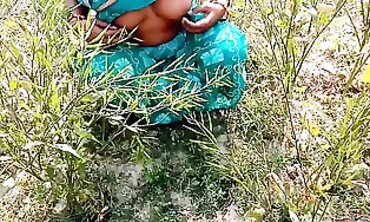 देहाती भौजी को गेहूँ के खेत मे रगड़ के चोदा