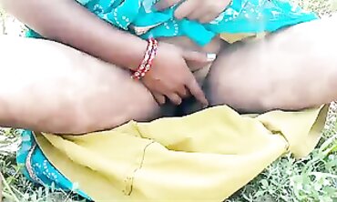 देहाती भौजी को गेहूँ के खेत मे रगड़ के चोदा