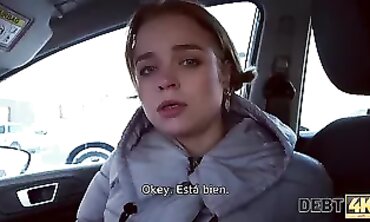 DEBT4k. Dulce le da boca y coño a hombre que paga sus