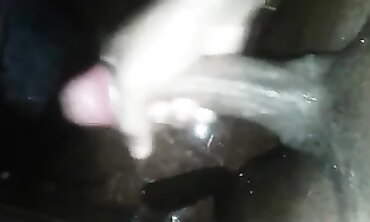 Masturbandome en el baño mientras me baño