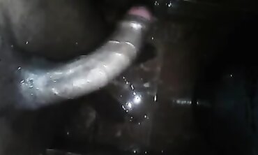 Masturbandome en el baño mientras me baño