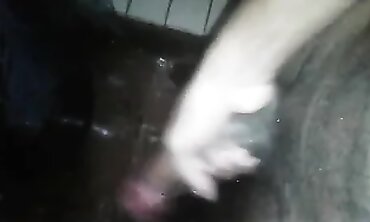 Masturbandome en el baño mientras me baño