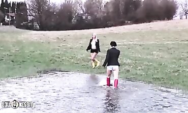 Lezzie Rubberboots joy