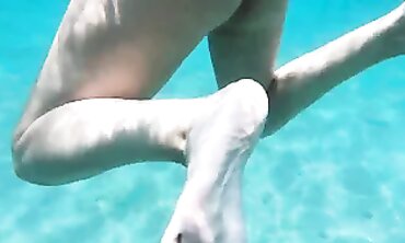 Public Beach Voyeur Fetish - Girl With Big Butt Plays in Public with Anal Beads