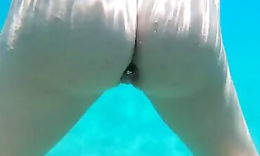 Public Beach Voyeur Fetish - Girl With Big Butt Plays in Public with Anal Beads