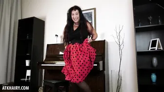 Esmeralda Gets Nude While Having Joy The Piano To Jack