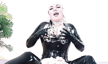 Humiliatrix fem dom pov Film. vinyl Spandex Grubby Chat Food Sadism & masochism Giantess Fetisch.