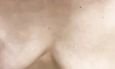 Diese geile Mutter leckt meinen Arsch und Schwanz