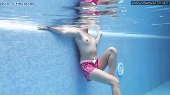 Bae underwater Sweetheart Gal Dee swims naked