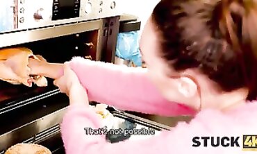 STUCK4K. Gf’s palm get stuck inwards the oven