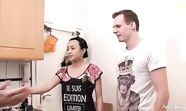 REIFE SWINGER - Queen Kitchen Three With Steamy Dark Haired Mai