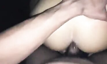 Elle encaisse une sodomie harsh