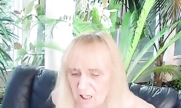 Granny lovin’ ass-fuck
