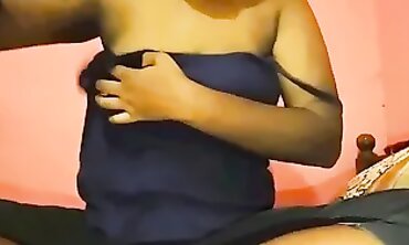 Sri Lankan Ashawari Deep throating Off Tits - දෙවෙනි ඉනිම නිදි නේනා එකට තන්