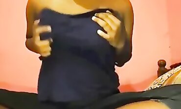 Sri Lankan Ashawari Deep throating Off Tits - දෙවෙනි ඉනිම නිදි නේනා එකට තන්