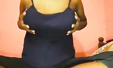 Sri Lankan Ashawari Deep throating Off Tits - දෙවෙනි ඉනිම නිදි නේනා එකට තන්