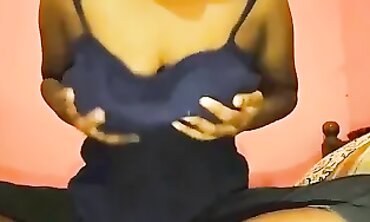 Sri Lankan Ashawari Deep throating Off Tits - දෙවෙනි ඉනිම නිදි නේනා එකට තන්