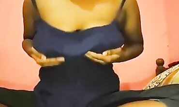 Sri Lankan Ashawari Deep throating Off Tits - දෙවෙනි ඉනිම නිදි නේනා එකට තන්